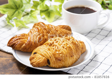 Croissant breakfast image Croissant breakfast image 81857816