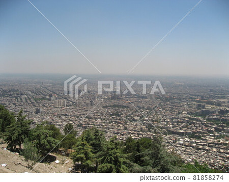 從敘利亞大馬士革郊區的一座小山上看到的市中心風景 81858274