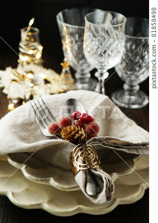 Christmas table setting 81858498