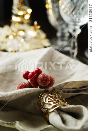 Christmas table setting 81858657