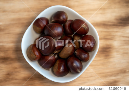 Chestnut delicious chestnut autumn ingredients autumn taste chestnut 81860946