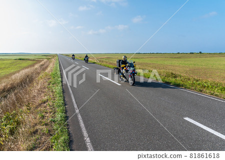 Endless straight road extending to the horizon Hokkaido Sarufutsu Village Esanuka Line Endless straight road extending to the horizon Hokkaido Sarufutsu Village Esanuka Line 81861618