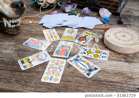 Fortune telling on tarot cards 81861729