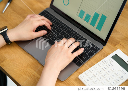 Female notebook PC calculator 81863396