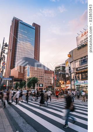 Sangenjaya in the evening Cityscape and people along Setagaya-dori Setagaya-ku, Tokyo 81865843