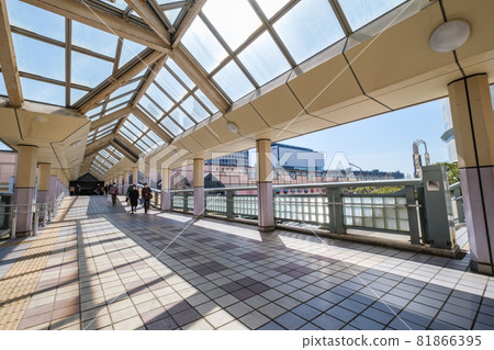 千葉縣浦安市新浦安站北口前人行道 千葉縣浦安市新浦安站北口前人行道 81866395