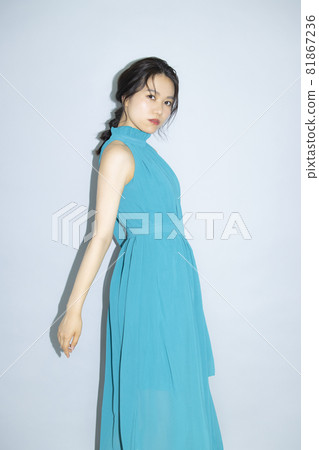 女士綠色連衣裙 女士綠色連衣裙 81867236