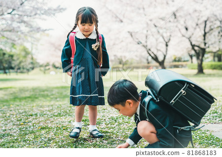 Elementary school entrance 81868183