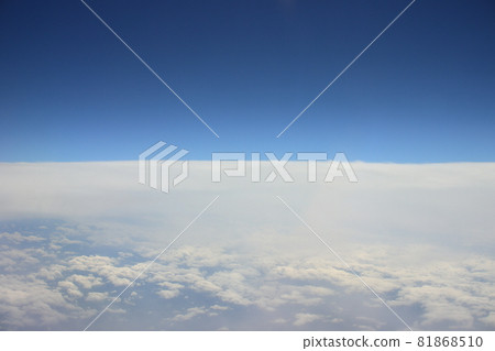 雲彩海和藍天 81868510