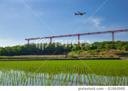 Passenger plane flying in the countryside Hiroshima Airport, Mihara City, Hiroshima Prefecture Passenger plane flying in the countryside Hiroshima Airport, Mihara City, Hiroshima Prefecture 81868980
