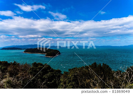 An island floating in the blue sky and blue sea An island floating in the blue sky and blue sea 81869049
