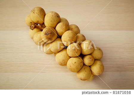 Clusters of fresh Longkong or Langsat or Duku Clusters of fresh Longkong or Langsat or Duku 81871038