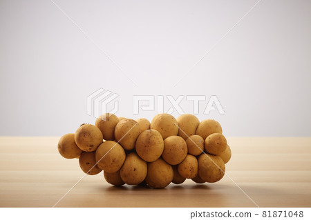 Clusters of fresh Longkong or Langsat or Duku Clusters of fresh Longkong or Langsat or Duku 81871048