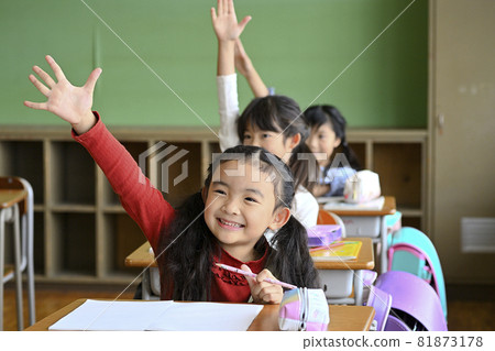 小學生在課堂上 小學生在課堂上 81873178