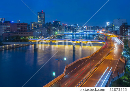 [東京] 隅田川和首都高速公路的夜景 81873333