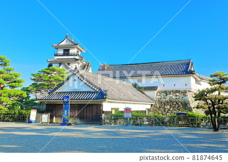[高知縣] 晴空下的高知城天守閣（本丸） 81874645