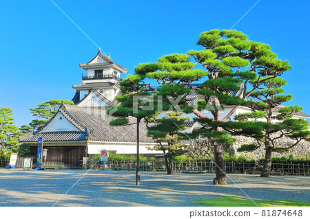 [高知縣] 晴空下的高知城天守閣（本丸） 81874648