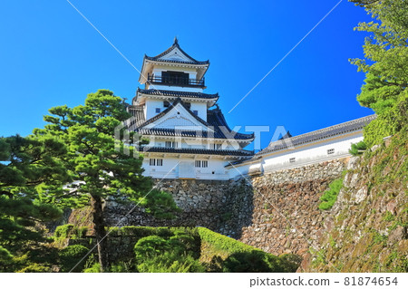 [Kochi Prefecture] Kochi Castle castle tower under clear skies (Honmaru) 81874654