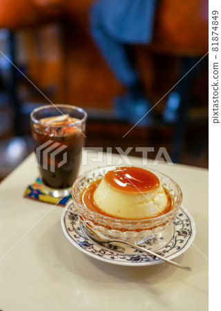 custard pudding 81874849