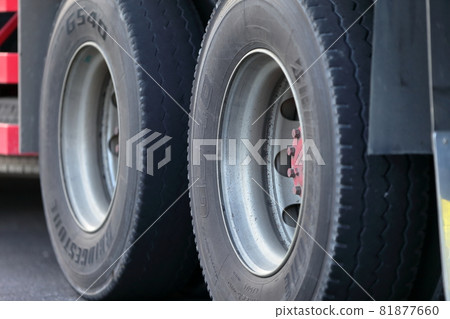 卡車車輪圖像 81877660
