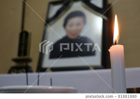蠟燭火焰、死者和太平間平板電腦 81881880