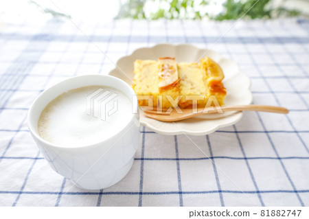 Café au lait with plenty of milk and orange cake Café au lait with plenty of milk and orange cake 81882747