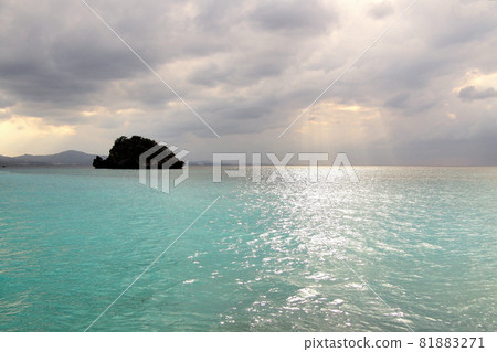 多雲的大海 81883271