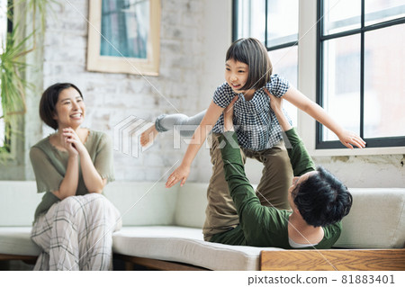 Girl playing with dad at home Girl playing with dad at home 81883401