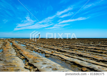 帶有不尋常波浪形岩石的魔鬼搓衣板 帶有不尋常波浪形岩石的魔鬼搓衣板 81886375