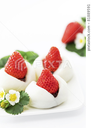 草莓大福整顆草莓_豎切 81889591