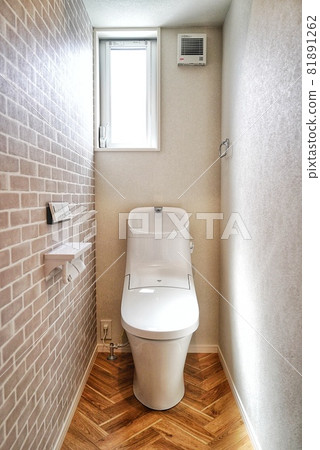 Newly built toilet 81891262