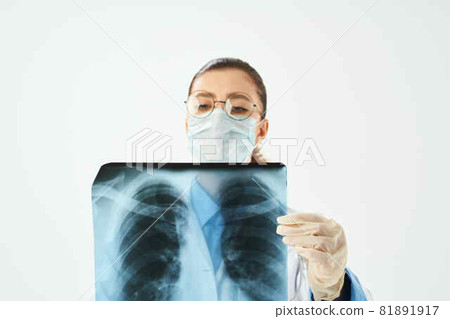 women doctor x-ray health diagnosis hospital professional 81891917