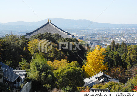 Nara City overlooking the Great Buddha Hall from Todaiji Nigatsudo 81893299