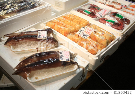 Scenery of fish market 81893432