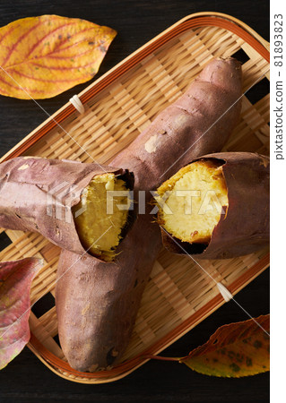Roasted sweet potato split in half (Red Azuma) 81893823