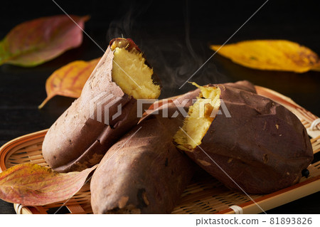 Roasted sweet potato split in half (Red Azuma) Roasted sweet potato split in half (Red Azuma) 81893826