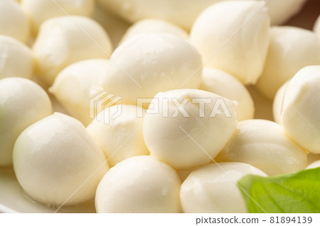 Mozzarella cheese 81894139