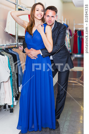 pair of young lovers people in women clothes boutique 81894338