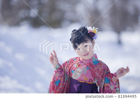 一個穿著袴的女孩 一個穿著袴的女孩 81894495