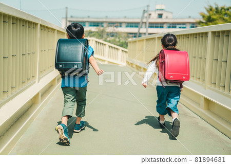 School attendance in the lower grades of elementary school 81894681
