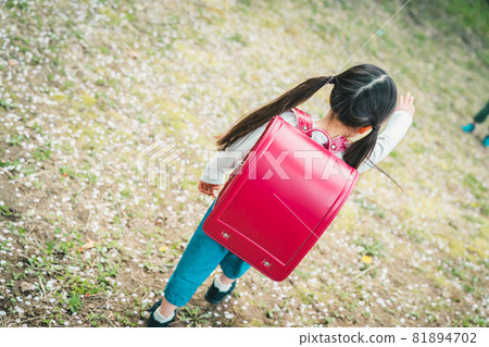 小學生放學後 81894702