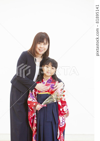 畢業典禮父母和孩子 畢業典禮父母和孩子 81895141