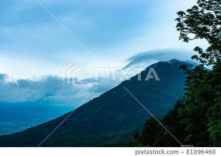 Mountain surface and cloud flow seen from the Ebino Plateau 81896460