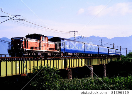 1998 DD511134 沉睡快車過鐵橋 81896519