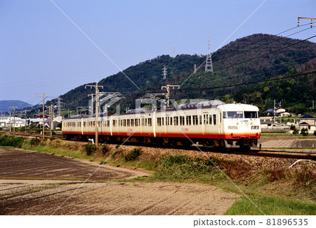 1998 4 cars of the 117 series ordinary train going on the Sanyo Main Line 1998 4 cars of the 117 series ordinary train going on the Sanyo Main Line 81896535