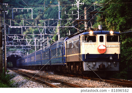 1998 EF65 1108 Blue Train Izumo No. 4 going on the Tokaido Main Line 81896582