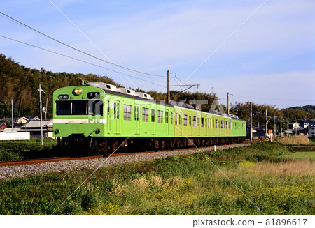 1998 4 series 103 ordinary trains going on the Nara line 81896617