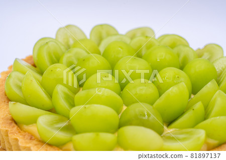 Shine Muscat tart from Yamanashi prefecture Shine Muscat tart from Yamanashi prefecture 81897137