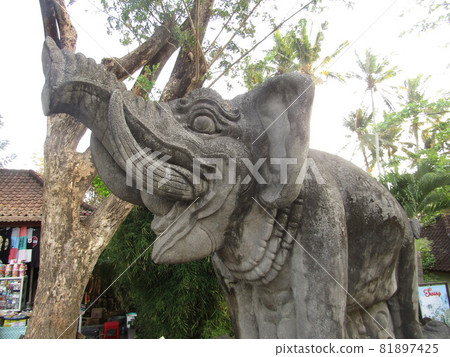 Stone statue of the elephant Stone statue of the elephant 81897425