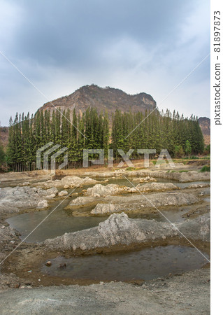 Beautiful view of Mountain at Khao i bid or Khao e go at Khao Yoi District. Beautiful view of Mountain at Khao i bid or Khao e go at Khao Yoi District. 81897873